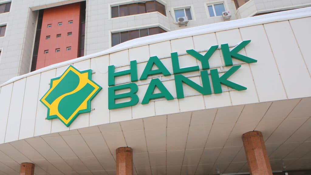 Halyk Bank нарастил годовую чистую прибыль почти на треть, до 920 млрд тенге