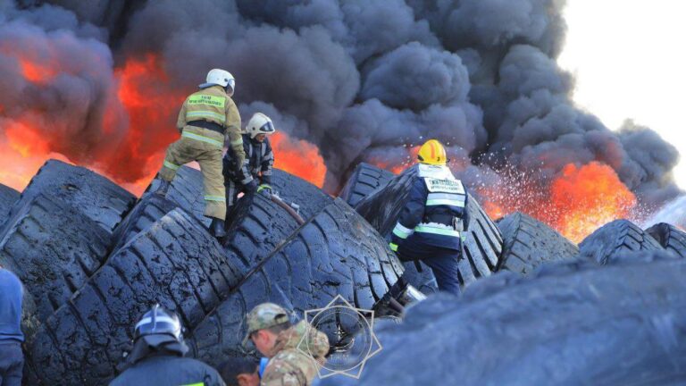 Алматы облысында дөңгелек шығаратын зауыт өртеніп жатыр