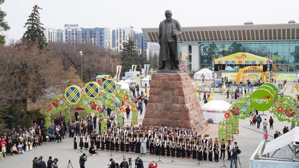 Алматыда 5000 астам адам Абай шығармаларын орындады / Фото: Алматы әкімдігі