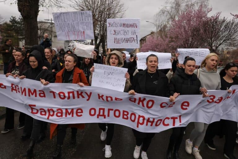 Северную Македонию охватили беспорядки после гибели 59 человек в пожаре