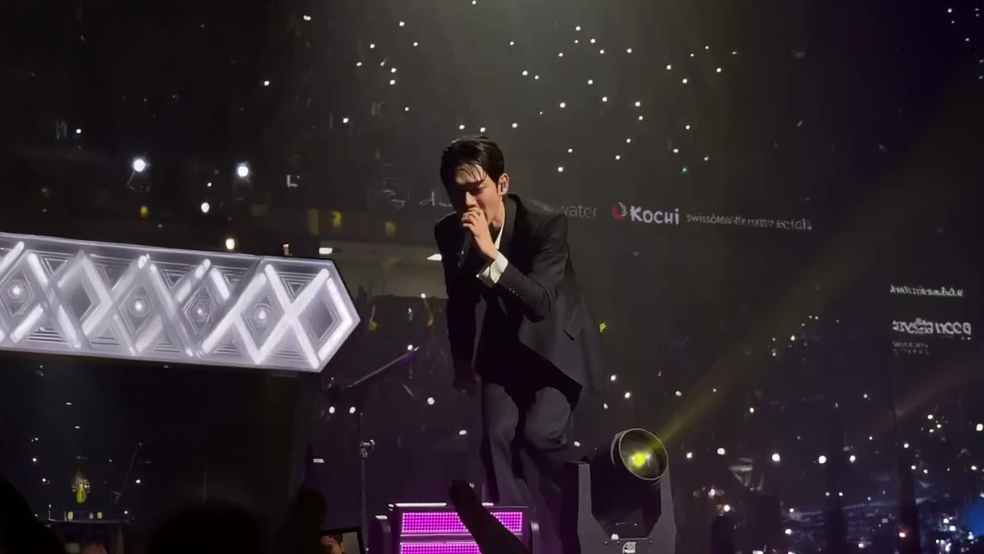 Чен из EXO