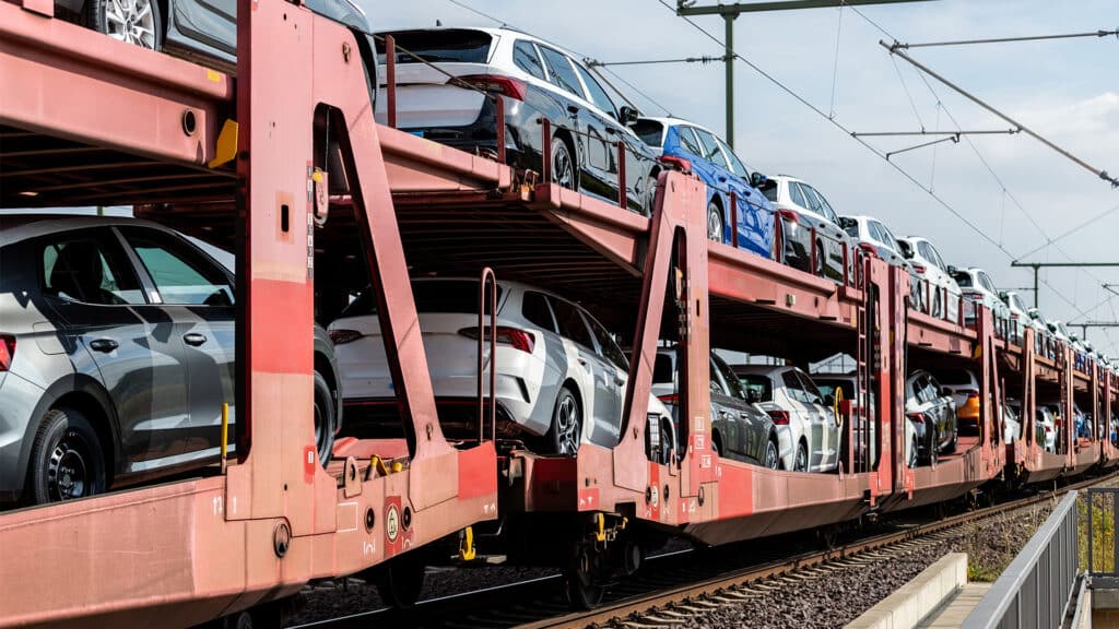 В Кыргызстане заработали новые правила въезда и выезда на иностранных авто