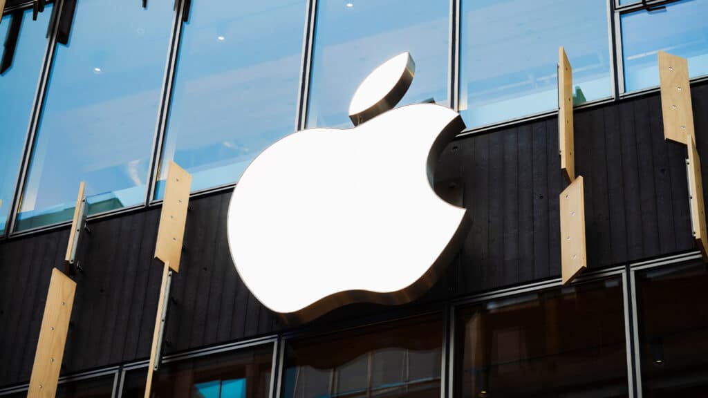 Акции Apple обвалились на 8,2% на фоне пошлин Трампа