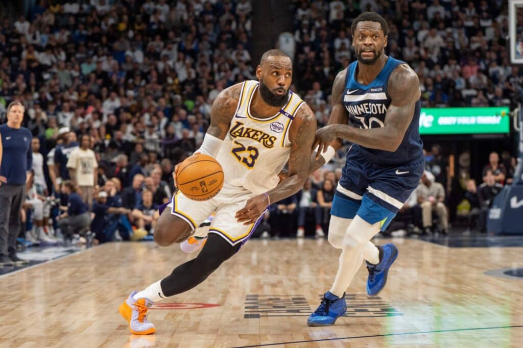 Леброн Джеймс снова феерил, но «Лейкерс» опять проиграл