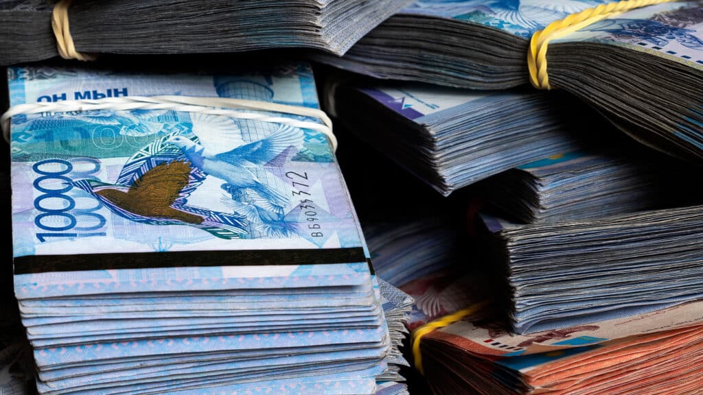 Крупное казахстанское МФО займет сумму, равную четырем собственным капиталам 