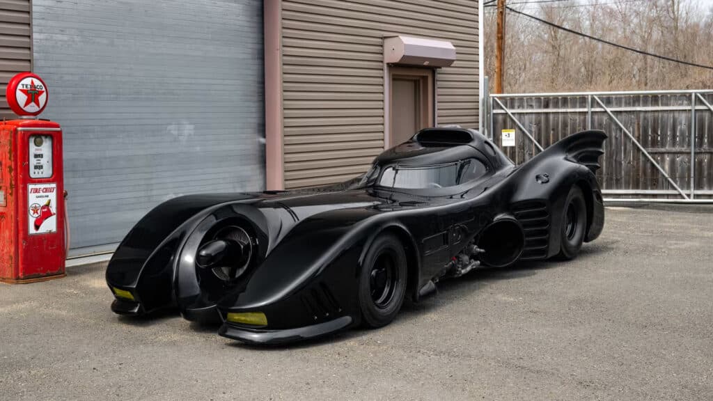 Выставочный Бэтмобиль с лицензией Warner Bros. продают на аукционе