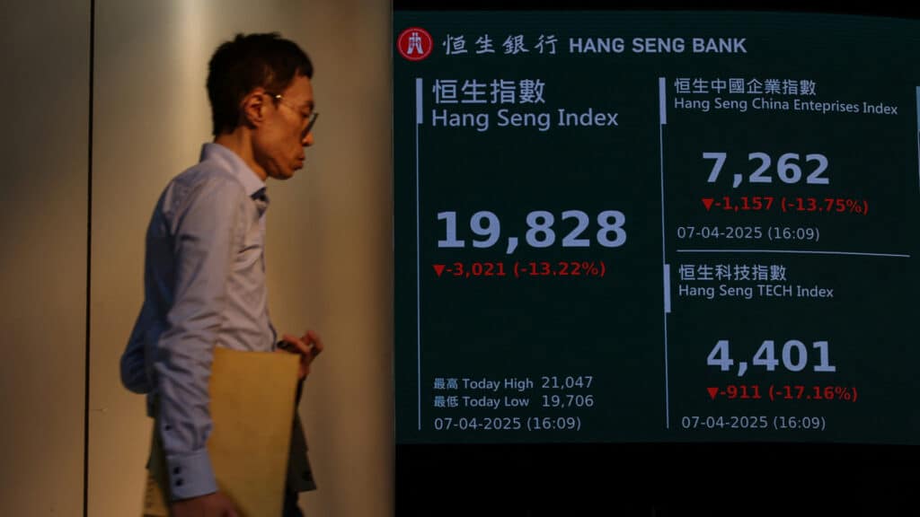 Гонконгский индекс Hang Seng обвалился на 13,2%. Хуже было только в 2008 году