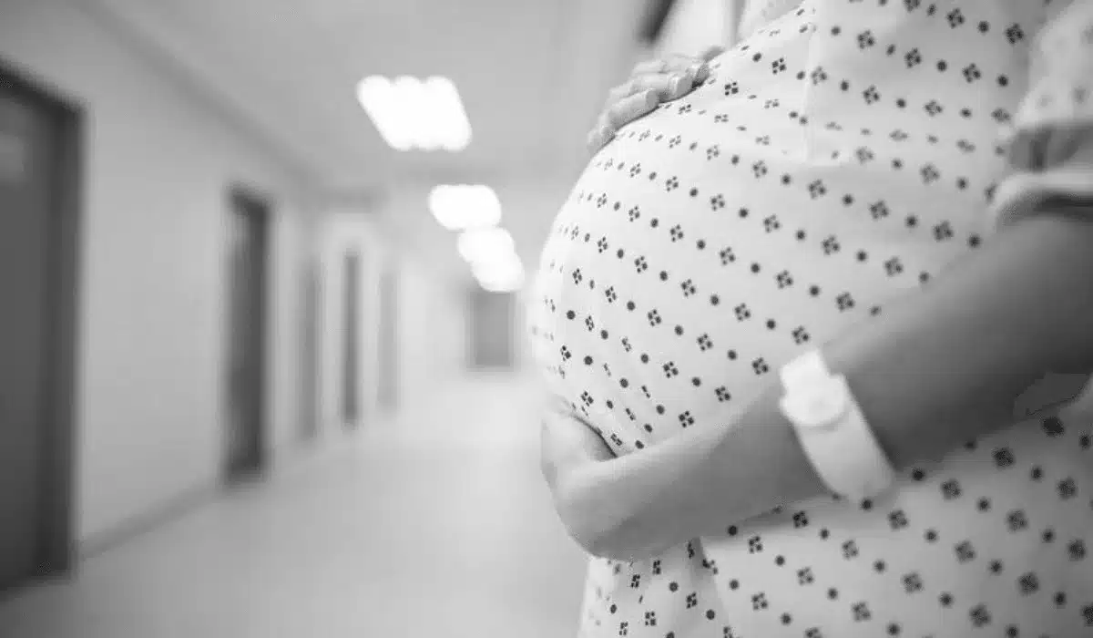Шуда жүкті әйелдің қазасынан кейін туыстары ашулықтан перзентхананы қиратқан