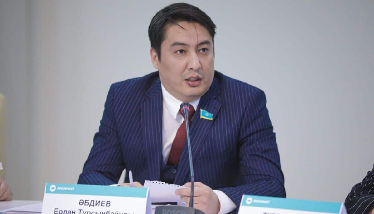 Депутат: Отбасы банкіндегі салымды үшінші тұлғаларға беруге тыйым салу керек