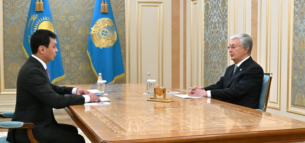Сыбайлас жемқорлыққа қарсы іс-қимыл агенттігінің төрағасы Асхат Жұмағали Президентке есеп берді/фото: Ақорда