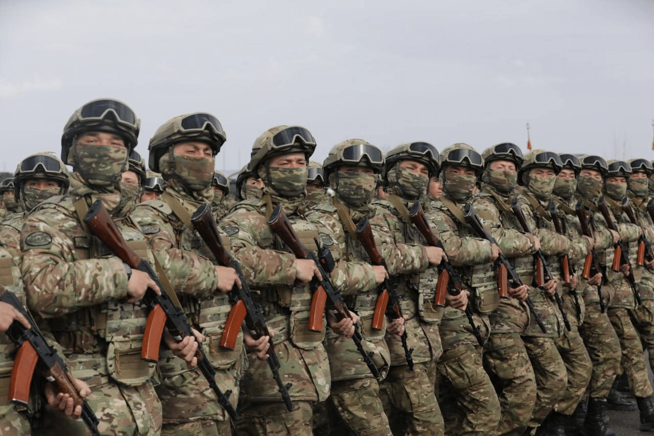 военные
