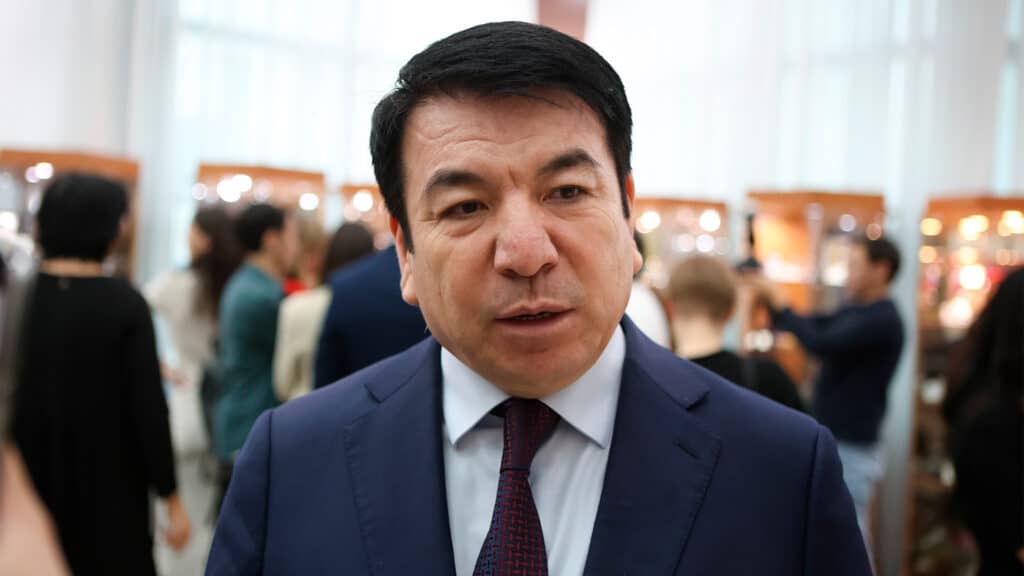 Бейсембаев ответил на жалобы о поборах в школах