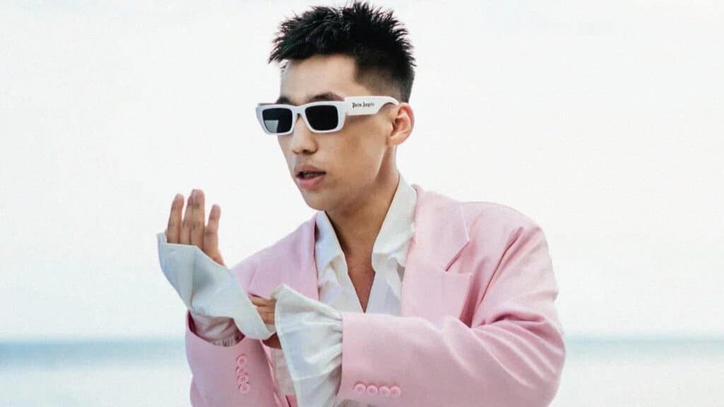 Уроки по цифровой гигиене подарили школьникам Алматы концерт Kalifarniya