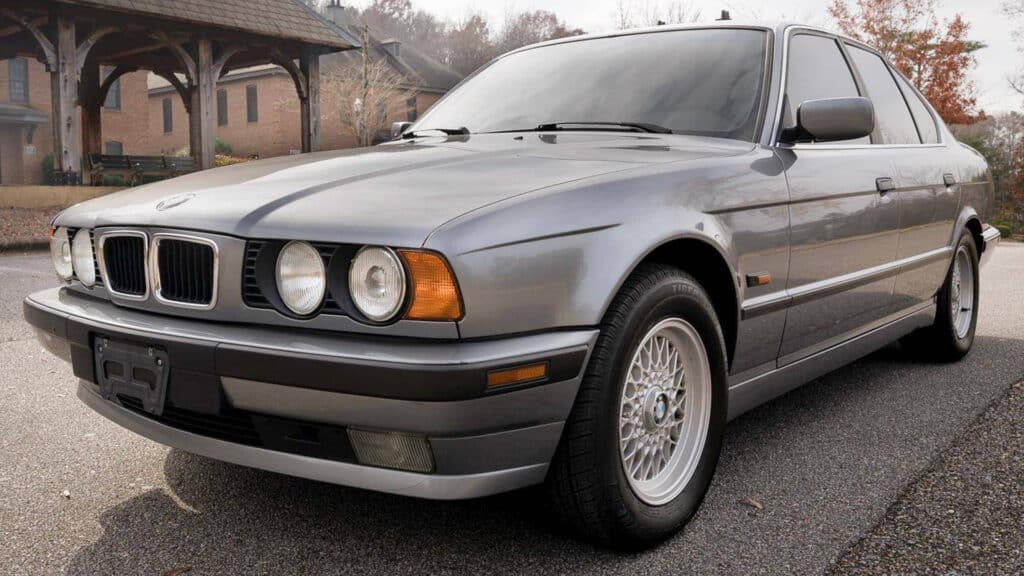 Опытные автовладельцы предупредили о рисках при покупке 30-летней иномарки