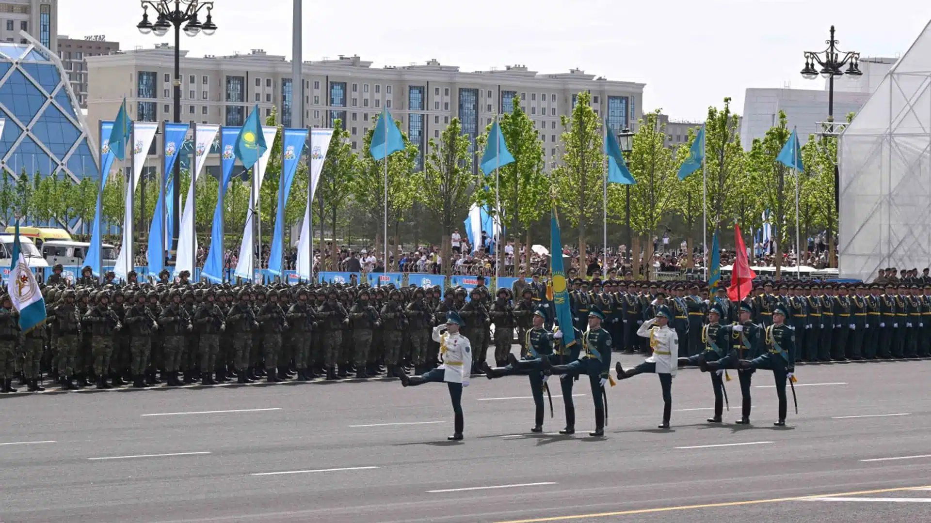 Өскеменде тұрғындарды 1 млрд теңгеге алдаған мердігер сотталды