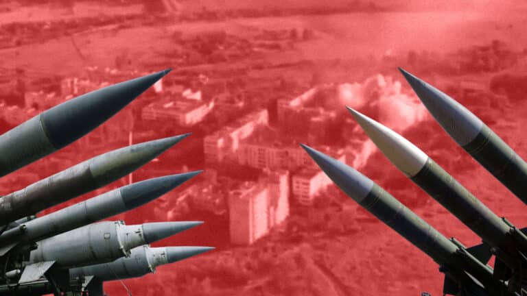 Россия бомбит Степногорск в Украине