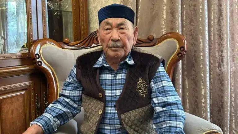 Қытайды азат еткен жүз жастағы жауынгер
