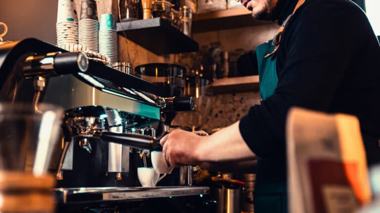 Основатель Qazaqstan Coffee Festival рассказал, как открыть свою кофейню новичку