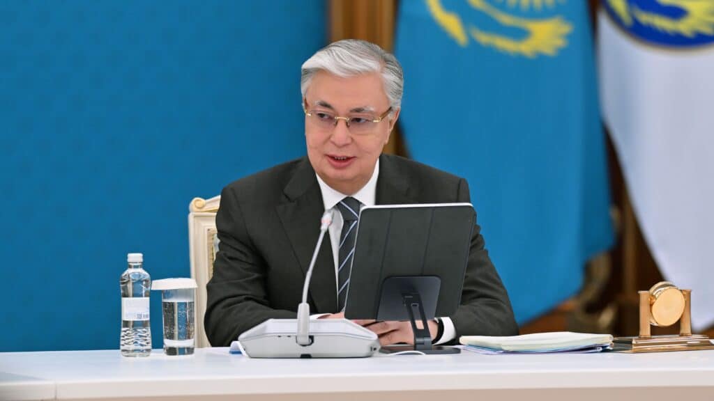 Токаев поздравил казахстанцев с Днем единства народа