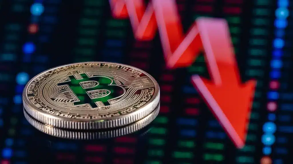 Мировые торги криптовалютой падают четвертый месяц подряд 