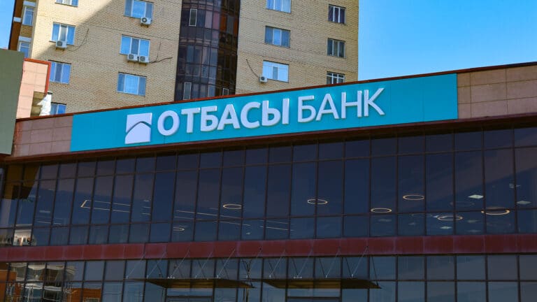 Отбасы банк перестал открывать клиентам текущие счета