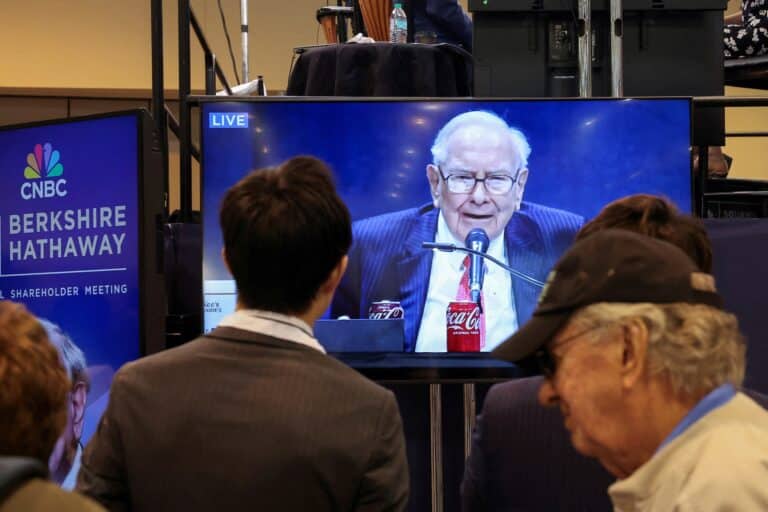 Главное к утру: прогнозы по ставке в США, советы Баффета, сигналы Трампа