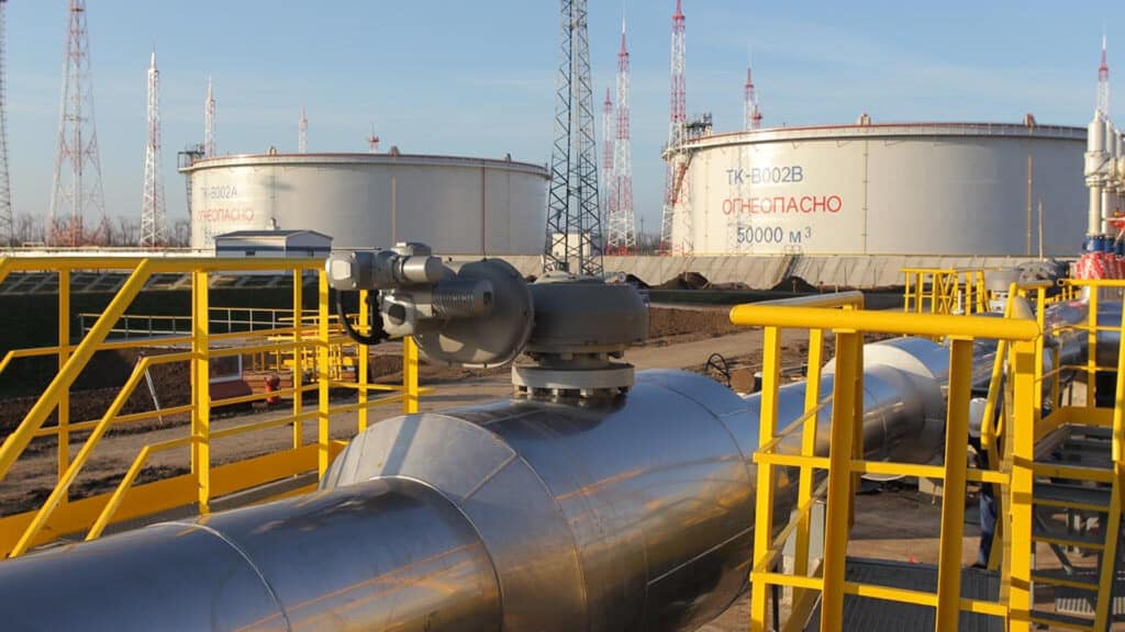 Казахстан сократил экспорт нефти в апреле на 5%