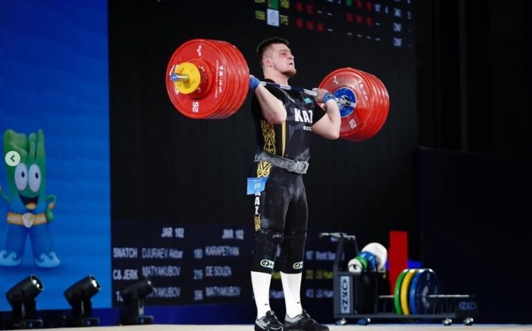 Чемпион мира по тяжелой атлетике Артем Антропов завоевал серебро чемпионата Азии