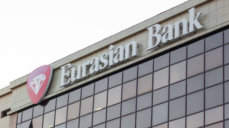 Квартальная прибыль Евразийского банка упала более чем вдвое