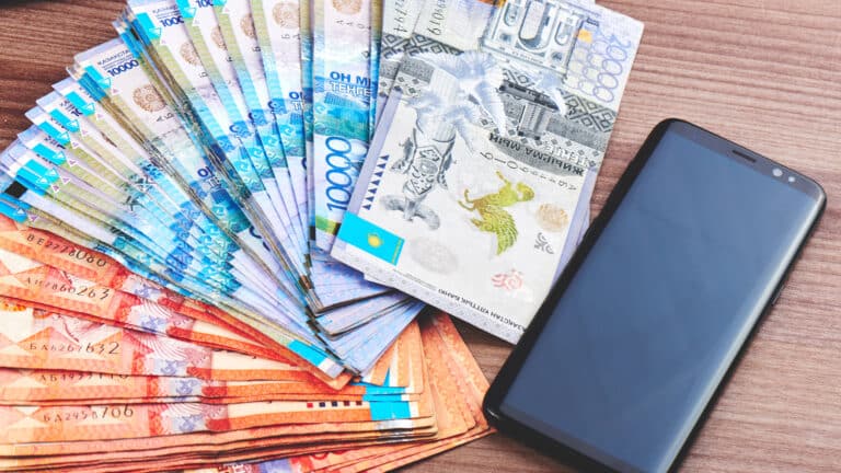 Деньги за регистрацию телефонов в Казахстане идут связанной с депутатом компании