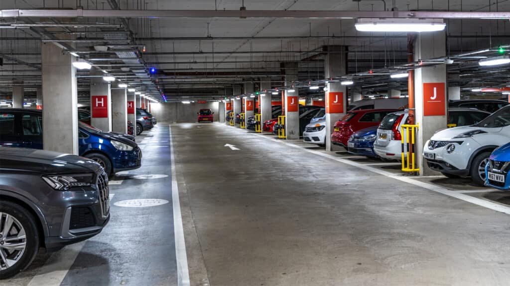 Парковка обходится многим казахстанцам дороже авто, а мест не хватает