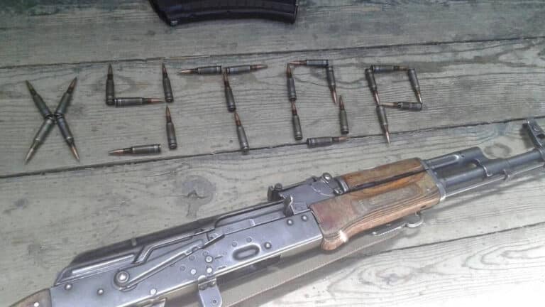На суде по Шерзату Болату показали фото с автоматом в Instagram подсудимого