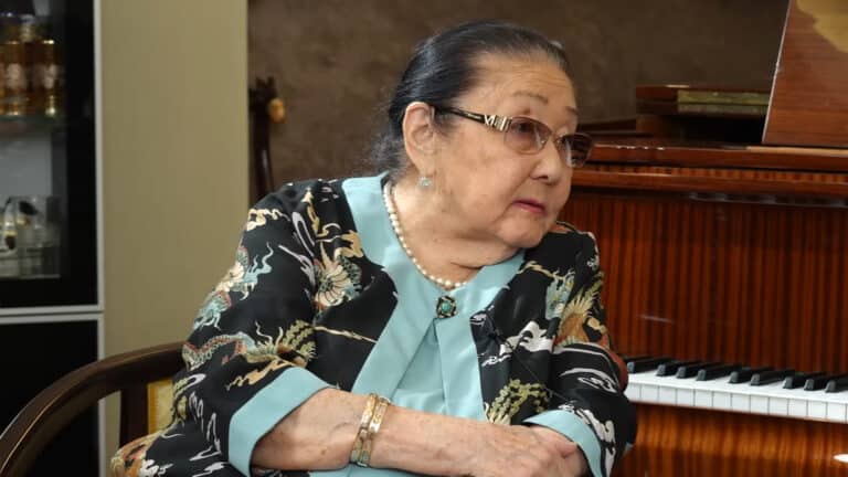 Бибигуль Тулегенова поздравила казахстанцев с 80-летием Победы