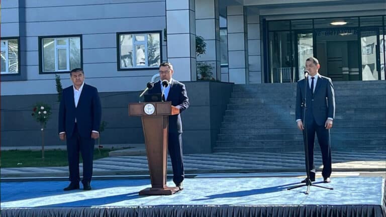 Семья главы кыргызского ГКНБ продала свою нефтебазу и построила роддом