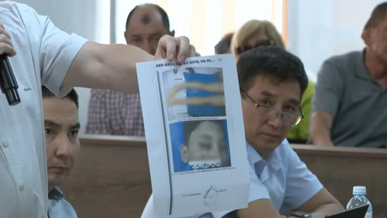 В суде показали фото изувеченного тела Шерзата Болата