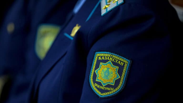 Прокурора в ЗКО нашли мертвым во дворе дома