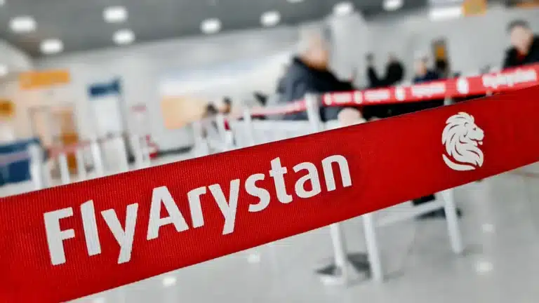 Казахстанку сняли с рейса Fly Arystan и отправили в психдиспансер