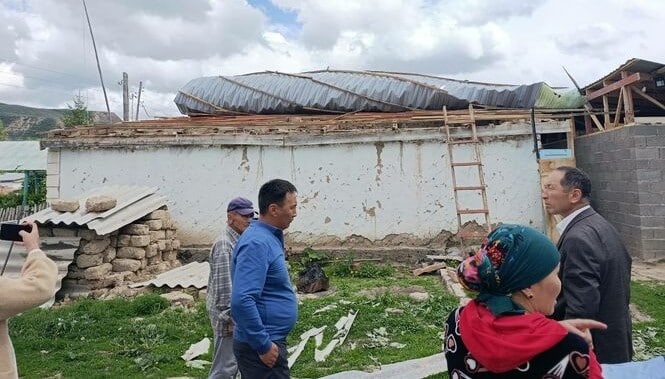Ыстықкөл жағалауындағы 14 үйдің шатырын жел ұшырып кетті