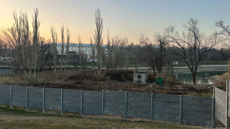 Акимат Тараза отдал футбольное поле для детей под строительство ЖК 