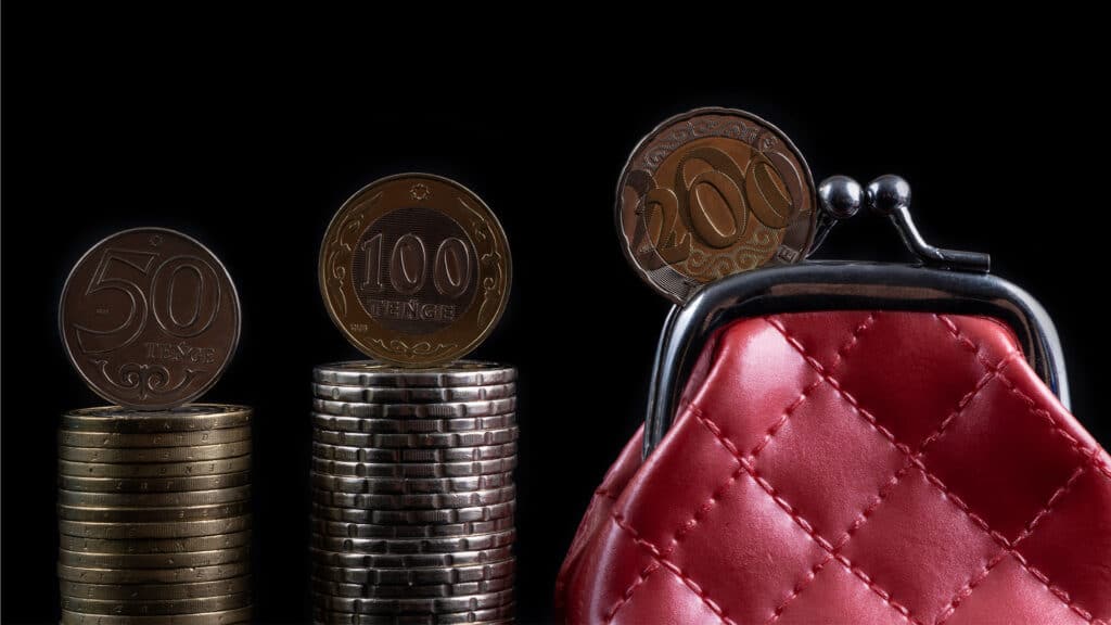 Казахстанцы стали активнее тратить пенсионные накопления на лечение