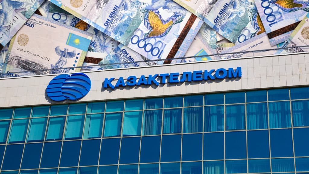 Қазақтелеком дивидендтері былтырдан бері талқыланып келді / коллаж: Kursiv.Media