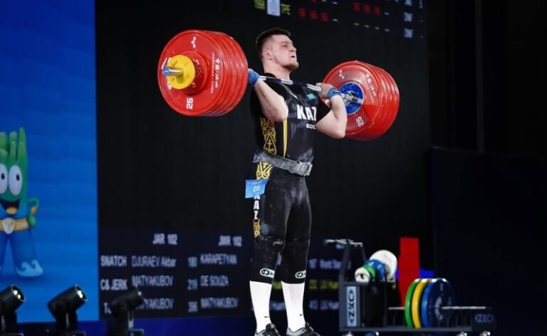 Чемпион мира по тяжелой атлетике Артем Антропов завоевал серебро чемпионата Азии