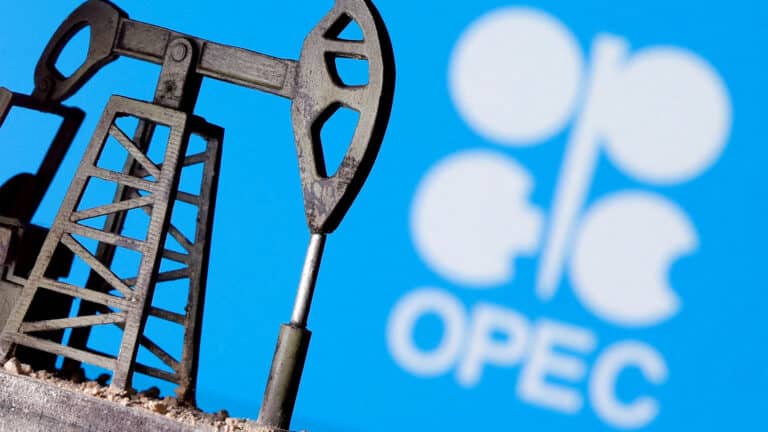 Казахстан близок к рекорду по экспорту нефти на фоне борьбы с ОПЕК+