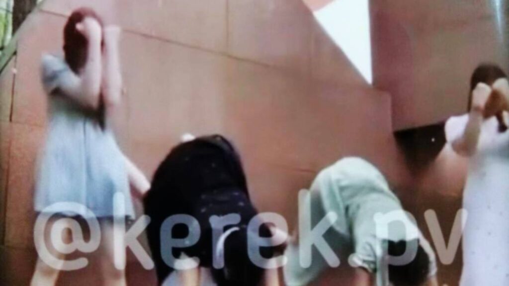 Жеңіс саябағында әдепсіз би билегін қыздардың ата-аналарына айыппұл салынды