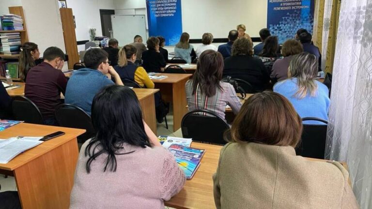 Мұғалімдерді ақылы семинарға тарту тоқтамай тұр, бұған министр не дейді