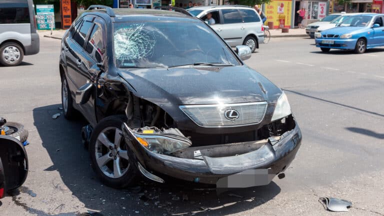 Выпускники на Lexus попали в ДТП в Жанаозене