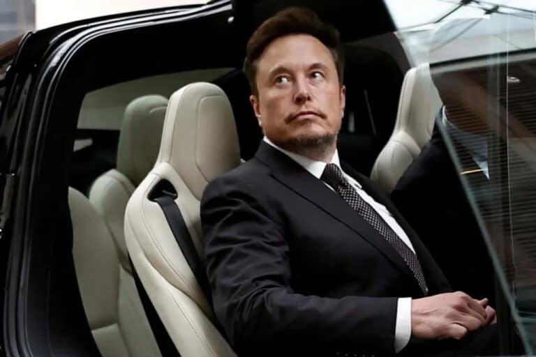 Маск пообещал возглавлять Tesla как минимум еще пять лет