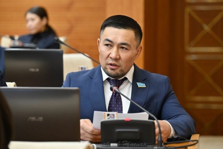Депутат Ардақ Назаров отбасымен азық-түлікке айына 50 мың жұмсайды