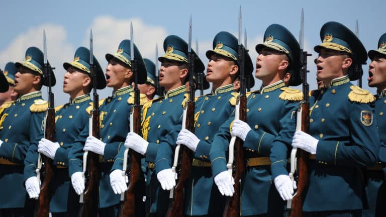 Казахстанцы не смогут вживую посмотреть военный парад в Астане