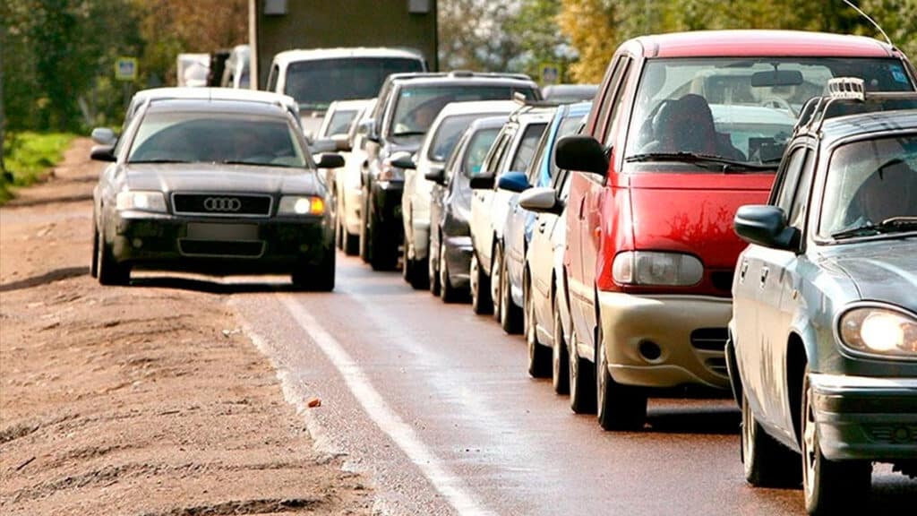 Казахстанцы призвали наказать «обочечников» после видео из Каскелена